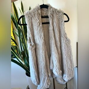 🩶FUR MOMENT🩶 Soft Gray Sustainable Fur vest. Stunningly knit, gently preloved